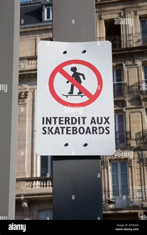 interdit meaning in french.